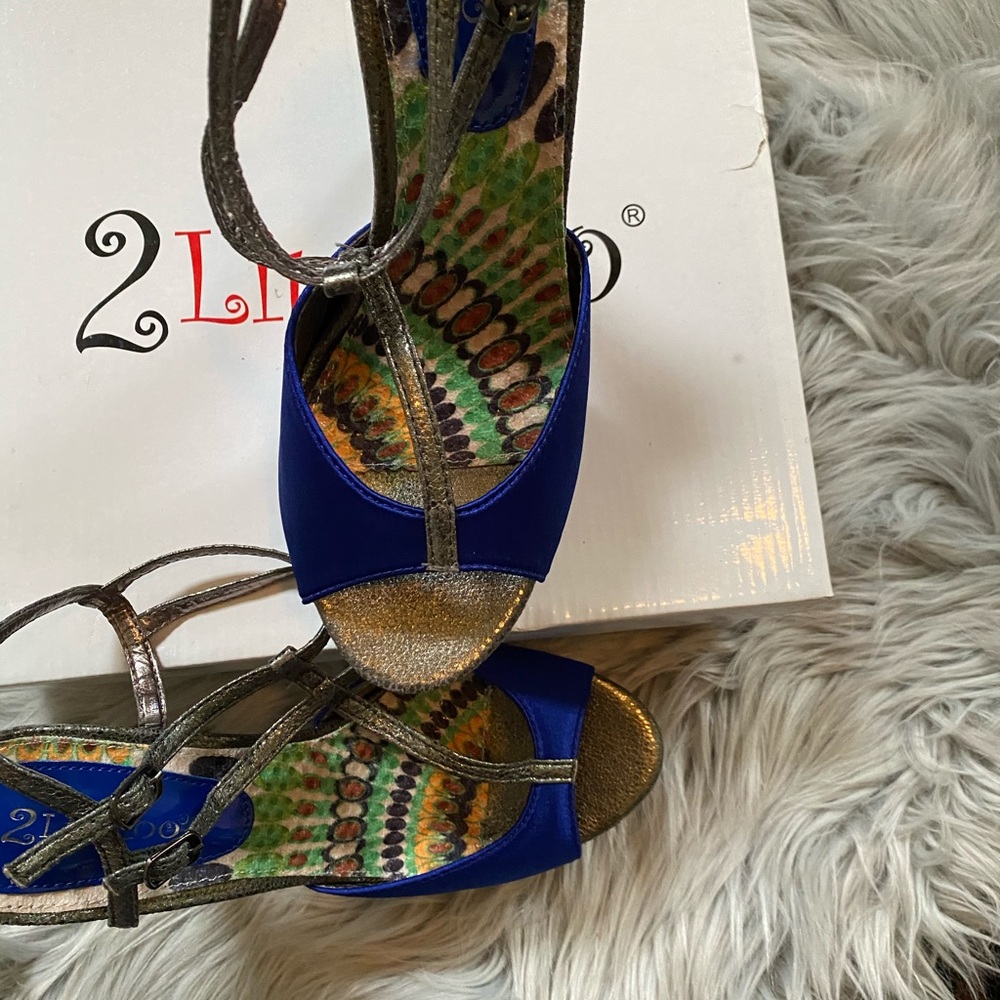 2 Lips Too Heels - Picture 3 of 5